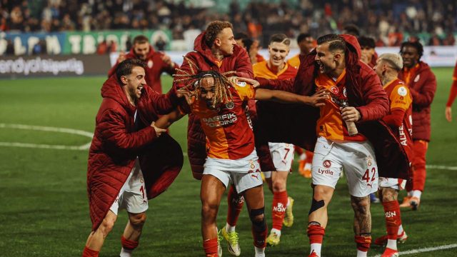 Galatasaray, Çaykur Rizespor'u deplasmanda 3-0'la geçti