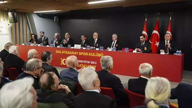 Galatasaray Divan Kurulu'nda Bankalar Birliği ve Fenerbahçe açıklaması