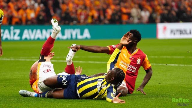 Galatasaray Fenerbahçe Derbisinde Penaltı Ve Kırmızı Kart Kararı: 2 - 0