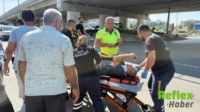 Antalya’da otobüs ile motosiklet çarpıştı: Yaralı sürücü sedyeden yakınlarına mesaj attı