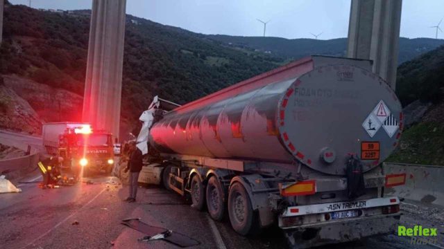 Gaziantep’te Tanker Faciası Kafa Kafaya Çarpışmada Bir Sürücü Hayatını Kaybetti