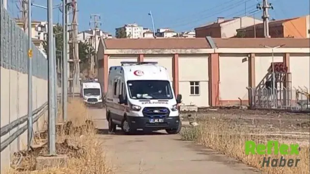 Mesai arkadaşları son anda fark etti: Boya yapan iki işçi hastaneye kaldırıldı