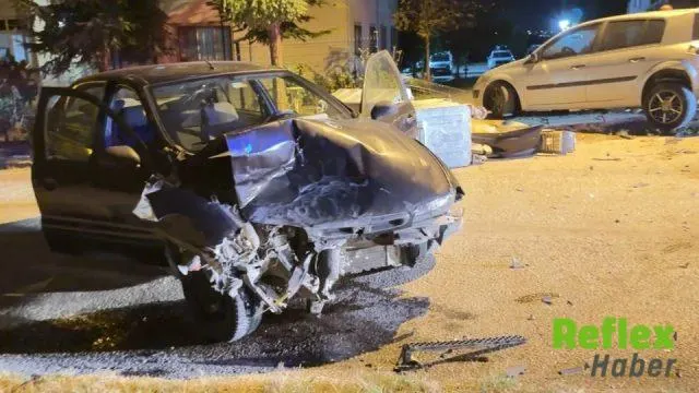 Edirne'de Kontrolden Çıkan Otomobil Park Halindeki Araca Çarptı