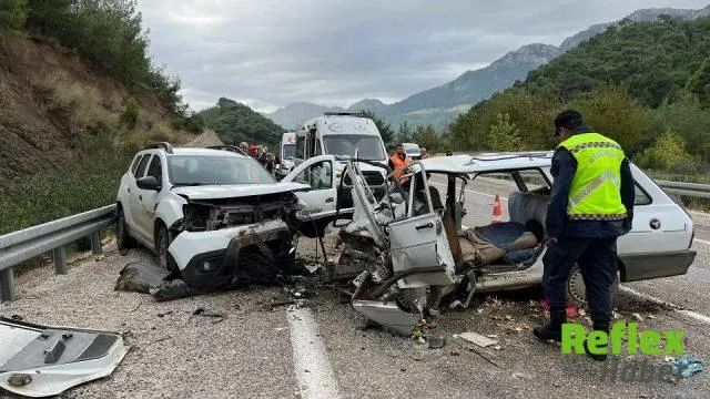 Kozan’da İ̇ki Otomobil Çarpıştı: Sürücü Hayatını Kaybetti