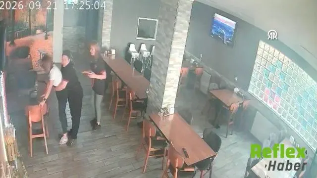 Kardiyoloji profesöründen hayat kurtaran Heimlich manevrası: O anlar kamerada | VİDEO İZLE