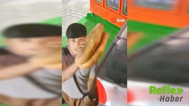 Güvenlik kamerasına böyle yansıdı: Gençlerden insanlık dersi | VİDEO İZLE