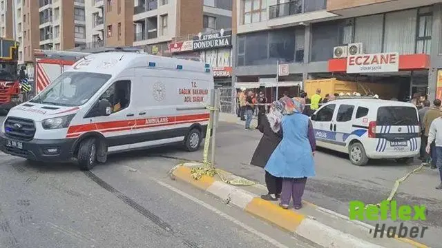 Hafriyat Kamyonu Pendik'te Eczaneye Daldı: 7 Yaralı
