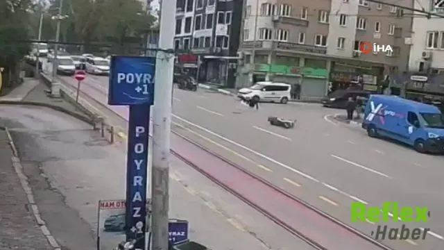 Bursa'da Motosikletin Çarptığı Yaya Hastaneye Kaldırıldı