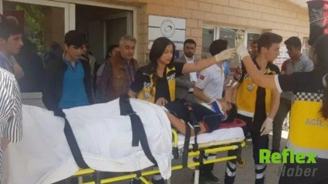 Kula'da Otomobil-Motosiklet Çarpışması: Genç Sürücü Ağır Yaralandı