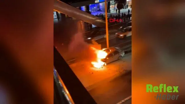 Esenyurt'ta Seyir Halindeki Otomobil Alevlere Teslim Oldu