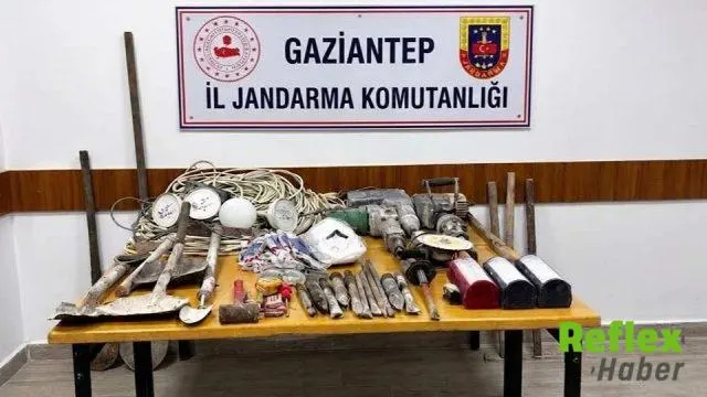 Gaziantep’te define arayan 4 kişi izinsiz kazı yaparken yakalandı