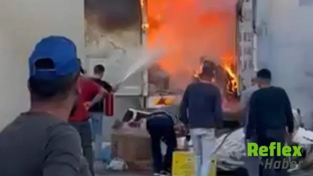 Kars’ta ev eşyası yüklü TIR’ın dorsesinde yangın çıktı