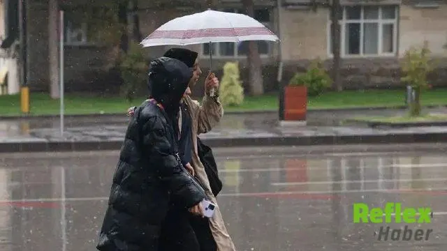 İ̇stanbul Ve Beş İ̇lde Sağanak Nedeniyle Eğitime Ara Verildi