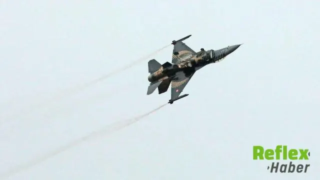 SOLOTÜRK’ten Fransa semalarında nefes kesen F-16 gösterisi