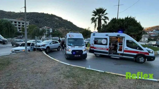 Söke’de İ̇ki Otomobil Çarpıştı: İ̇ki Yaralı