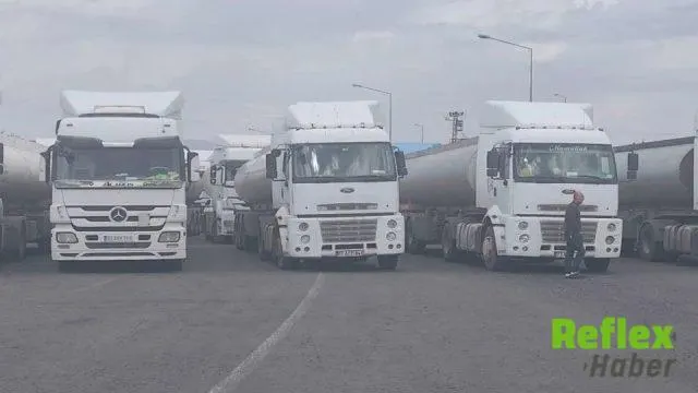 Habur'da Tır Şoförlerinin Bekleyiş Tepkisi: 1000 Liralık Parkta Kuyruk Çilesi