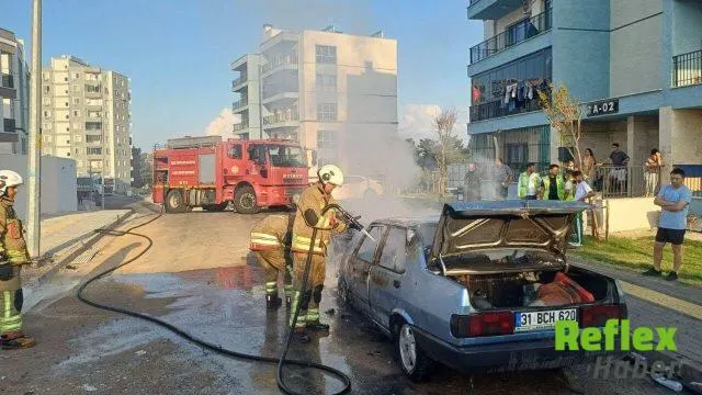 İskenderun’da Park Halindeki Fiat Tofaş Yangında Kullanılamaz Hale Geldi