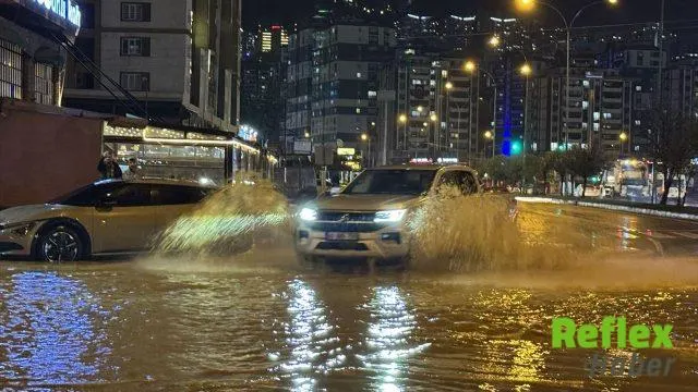 Kahramanmaraş'ta Sağanak Alt Geçitlerde Su Tahliyesini Gündeme Getirdi