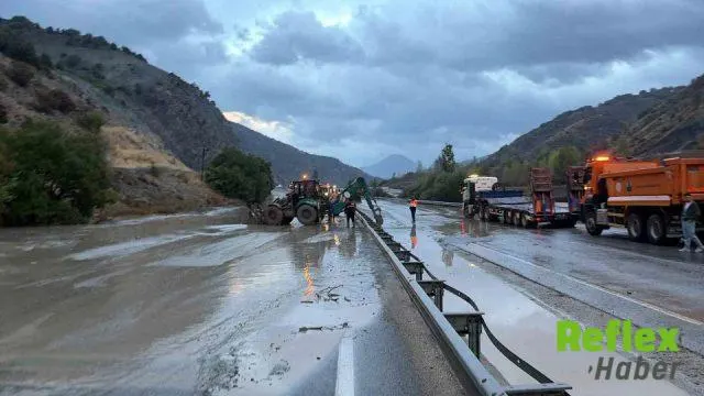 Erzincan-Erzurum Yolunda Heyelan Sonrası Kontrollü Geçiş Başladı