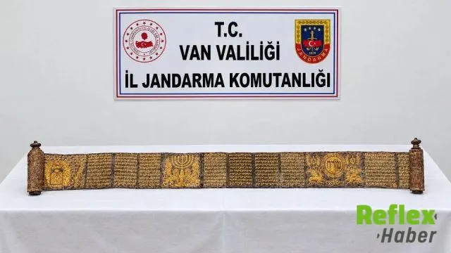 Van'da Jandarma Operasyonunda 3 Metrelik Altın Yaldızlı Tevrat Ele Geçirildi