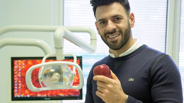 İmplantlı ağıza diş eti masajı