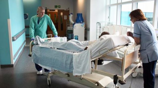 İngiltere'de sağlık sistemi krizi: 'Hastalar, hastane koridorlarında ölüyor'