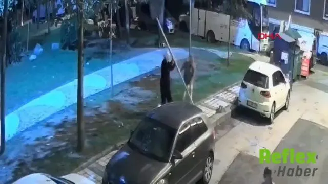 Sultangazi'de Yaya Geçidi Levhası Araç Korkusuyla Söküldü