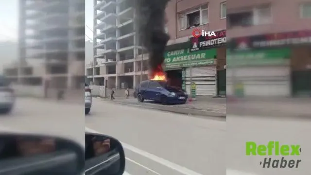 Bursa’da Park Halindeki Otomobil Yangında Hasar Gördü