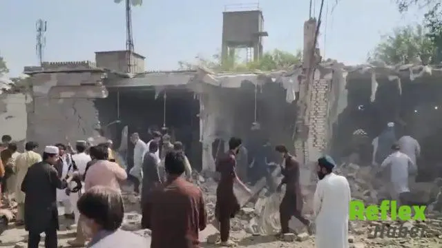 Pakistan’da cuma namazı sırasında polis yerleşkesine saldırı: 15 ölü