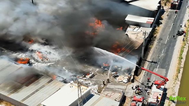 İzmir'de Dev Yangın! Çok Sayıda Ekip Bölgeye Sevk Edildi