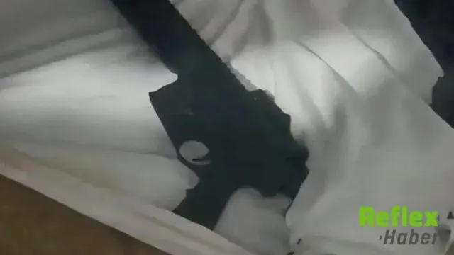 Müşteri Kılığındaki Polisler Silah Şüphelilerini Yakaladı