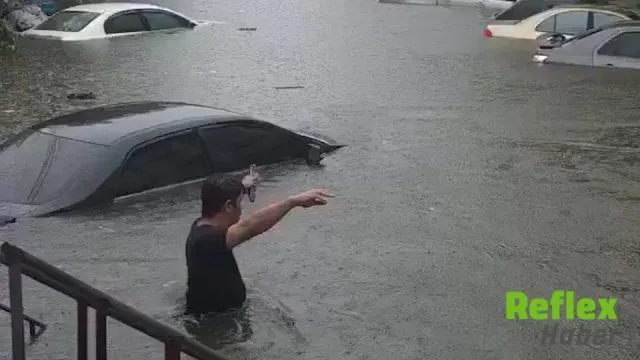 Bangkok'ta 50 İ̇lçenin Tamamında Afet Durumu İ̇lan Edildi