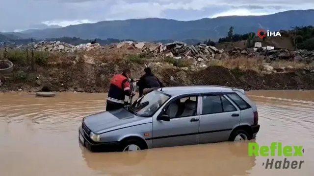 Hatay’da Mahsur Kalan Çocuk İ̇tfaiye Personelinin Sırtında Kurtarıldı