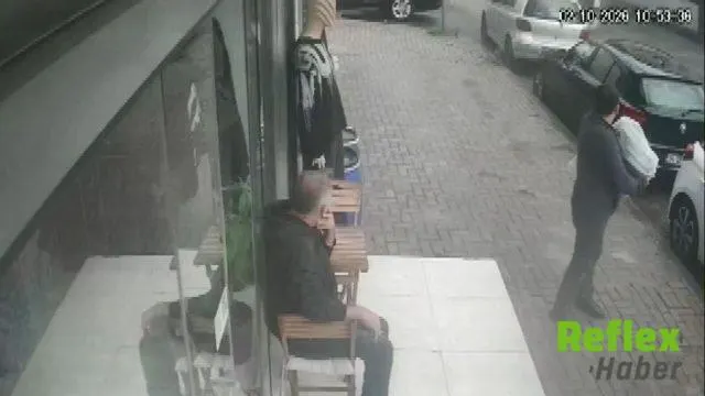 Güngören'de Yasak Manevra: Tramvay Minibüse Çarptı