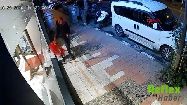 Manisa’da Türk Bayrağına Saygısızlık Kamerada