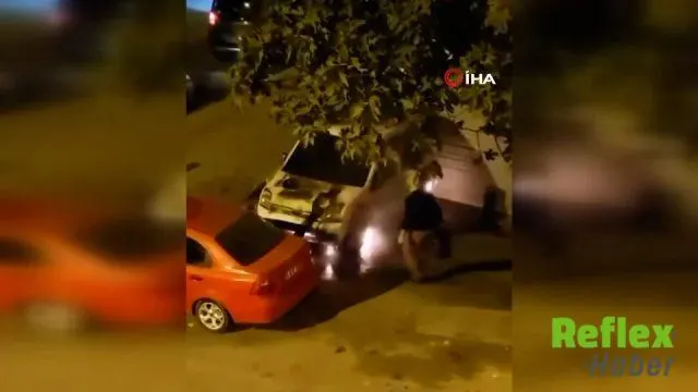 Esenyurt’ta Oto Galeri Önündeki Araç Kundaklandı
