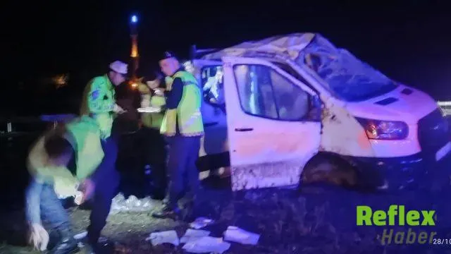 Sarıgöl’de Yağışlı Yolda Otomobil Takla Attı: 4 Yaralı