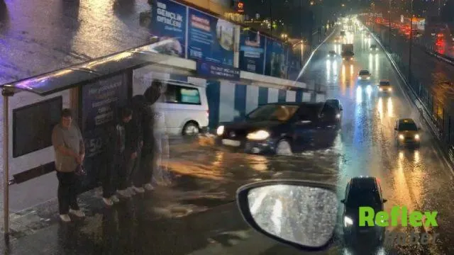İ̇stanbul’da Sağanak Etkili Oldu, Cadde Ve Otoyollar Suya Büründü