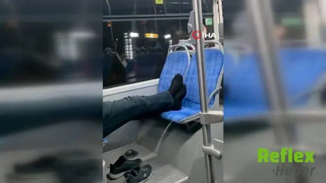 Bursa'da Otobüste Ayakkabılarını Çıkarıp Koltuğa Uzandı