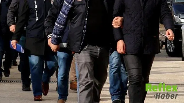İzmir merkezli sahte belge operasyonu: 3 şüpheli gözaltına alındı
