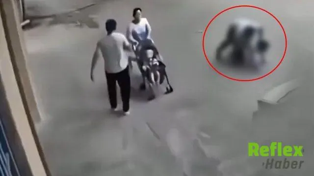 Çocuklarının Yanında Genç Kadına Saldırı Girişimi Görüntülere Yansıdı