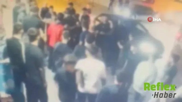 Bağcılar’da sosyal medya tartışması bıçaklı kavgaya dönüştü: 2 yaralı