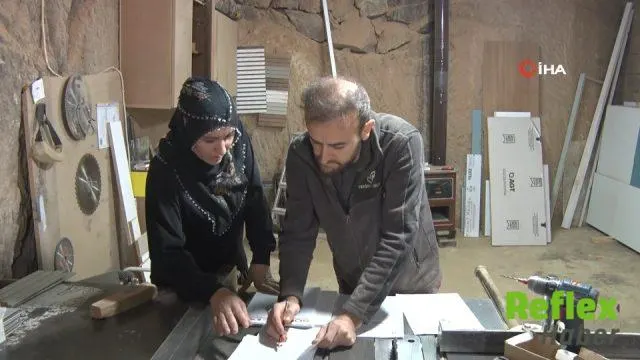 Nevşehir’de Ev Altındaki Atölyede Eşler Birlikte Mobilya Üretiyor
