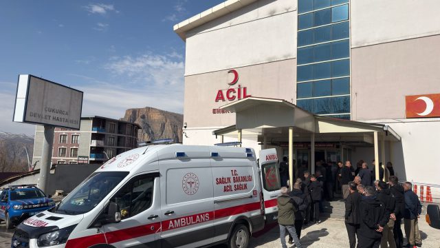 Çukurca’da Trafik Kazası 8 Kişi Yaralandı