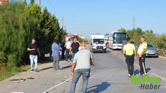 Antalya’da Servis Midibüsü Tur Otobüsüne Çarptı: 1’i Ağır 6 Yaralı