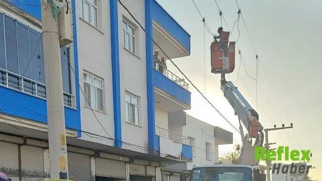 Bismil'de Çatıdaki Sac Yüksek Gerilim Hattına Değdi: Usta Öldü