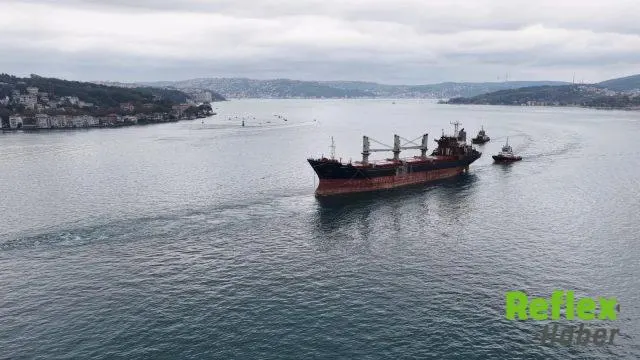 Hasarlı Aroyat Gemisi İ̇stanbul Boğazı’ndan Geçti