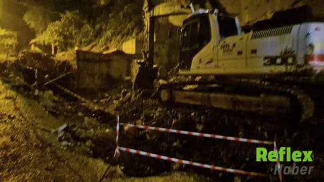 Zonguldak'ta Sağanak Sonrası Kullanılmayan Evin Duvarı Çöktü