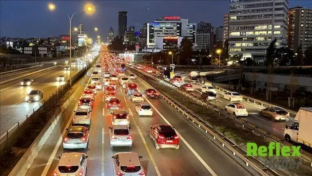 İ̇stanbul’da Trafik Yoğunluğu Akşam Saatlerinde Yüzde 78’e Çıktı