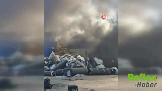 Bursa’da Geri Dönüşüm Tesisindeki Yangın Paniğe Neden Oldu